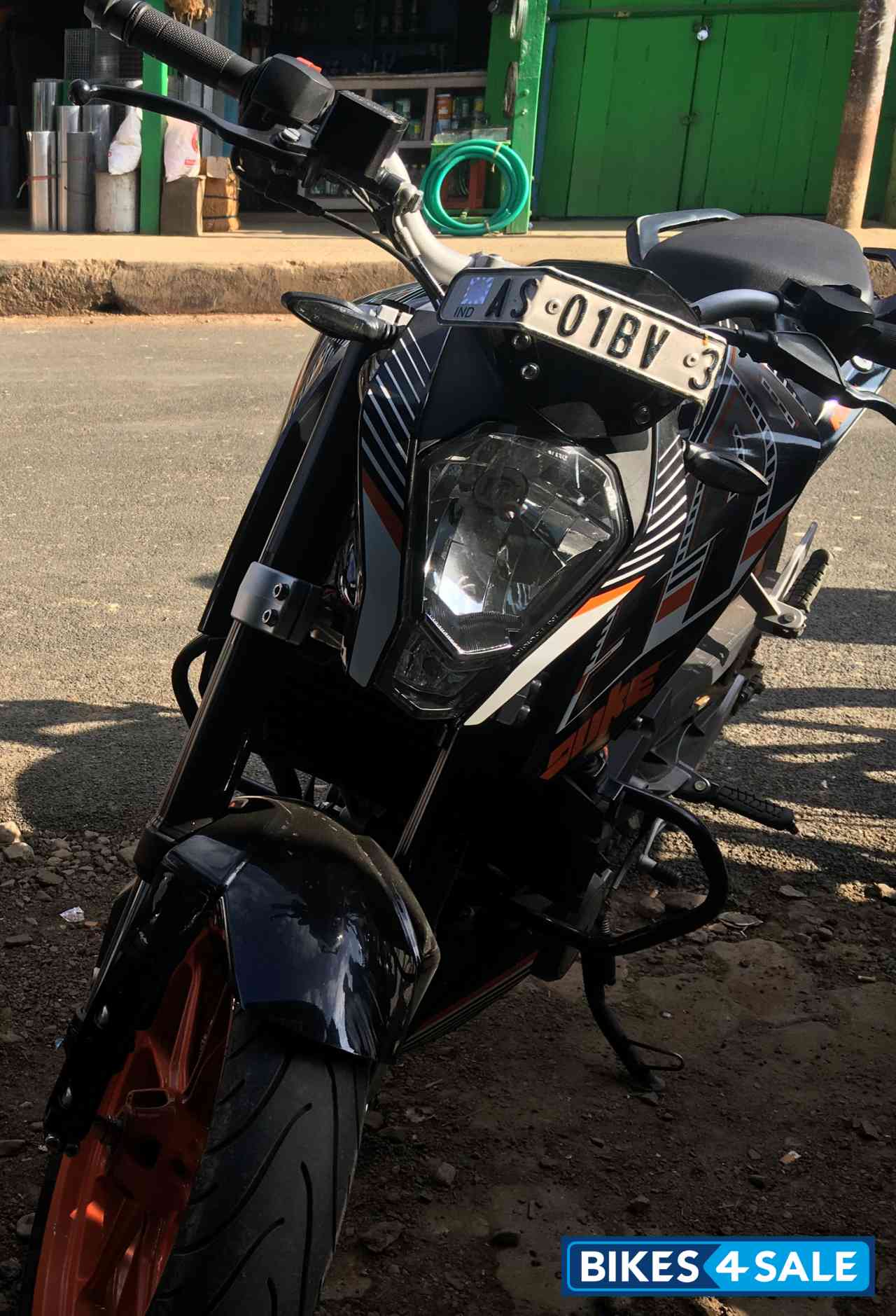 Used 2015 model KTM Duke 390 for sale in Guwahati. ID 299766 - Bikes4Sale