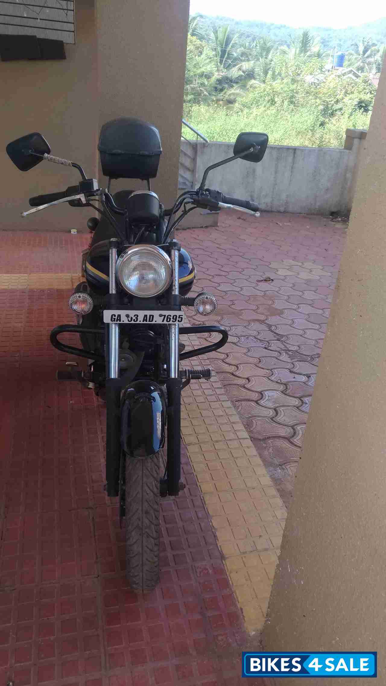 Blue Bajaj Avenger Street 150