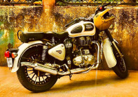 White Royal Enfield Classic 350