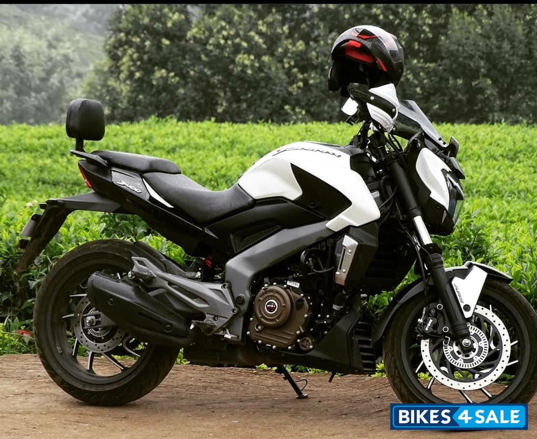 Moon White Bajaj Dominar 400