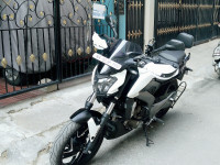 Moon White Bajaj Dominar 400