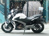 Moon White Bajaj Dominar 400