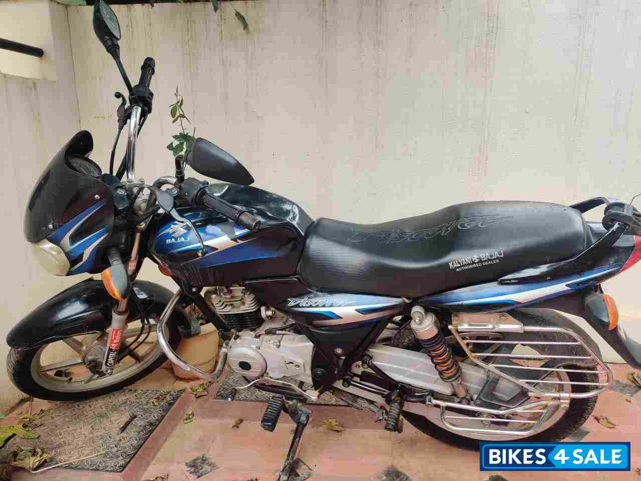 Blue Bajaj Discover 110