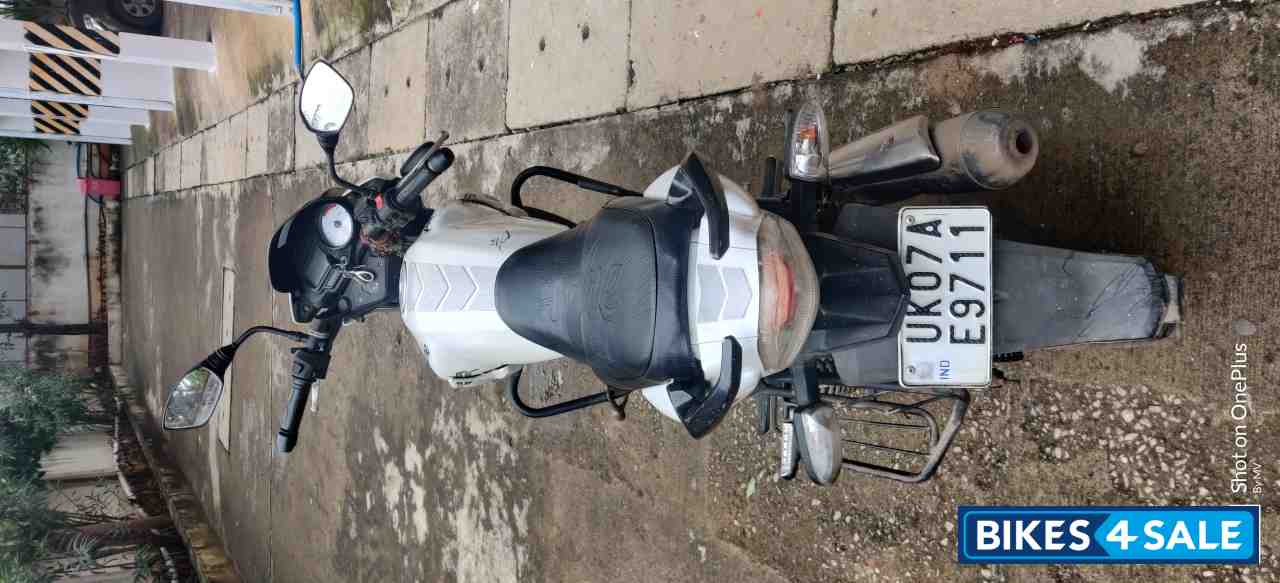 White TVS Apache RTR 180 White TVS Apache RTR 180