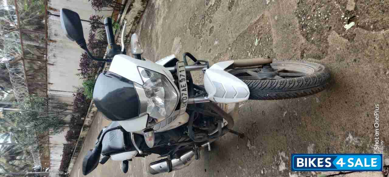 White TVS Apache RTR 180 White TVS Apache RTR 180