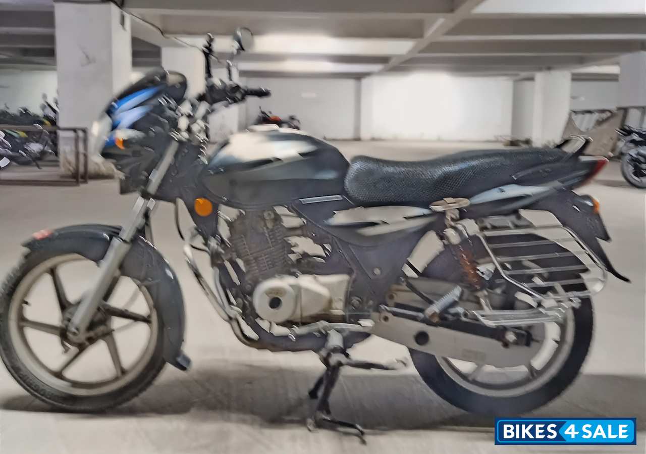 Black Bajaj Discover 125