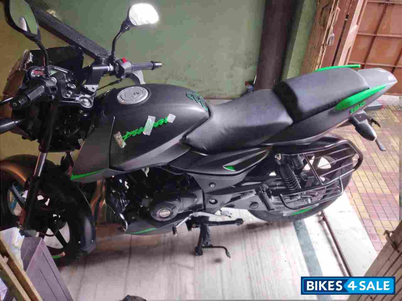 Bajaj Pulsar 125 Split Seat