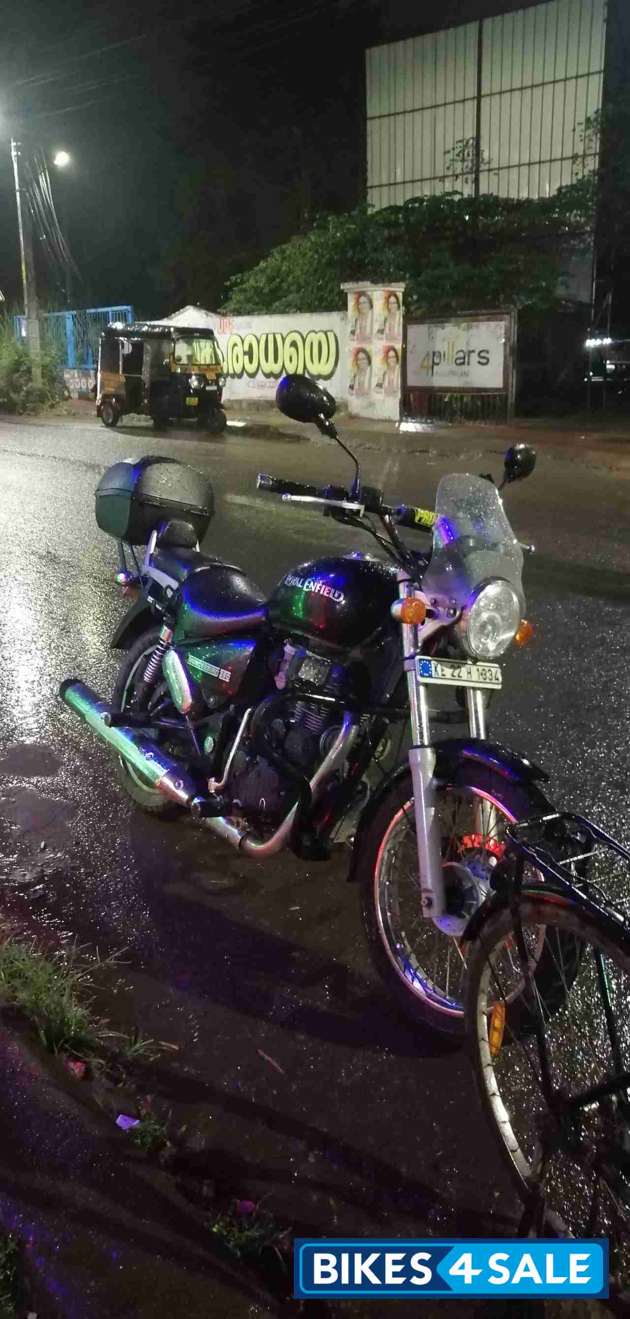 Black Royal Enfield Thunderbird 350 Black Royal Enfield Thunderbird 350