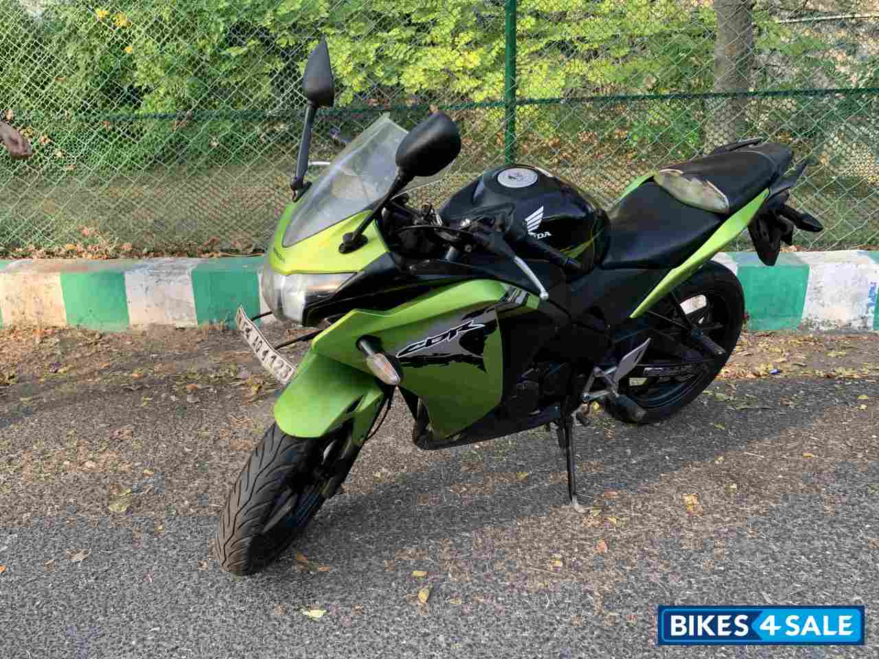 Green Honda CBR 150R