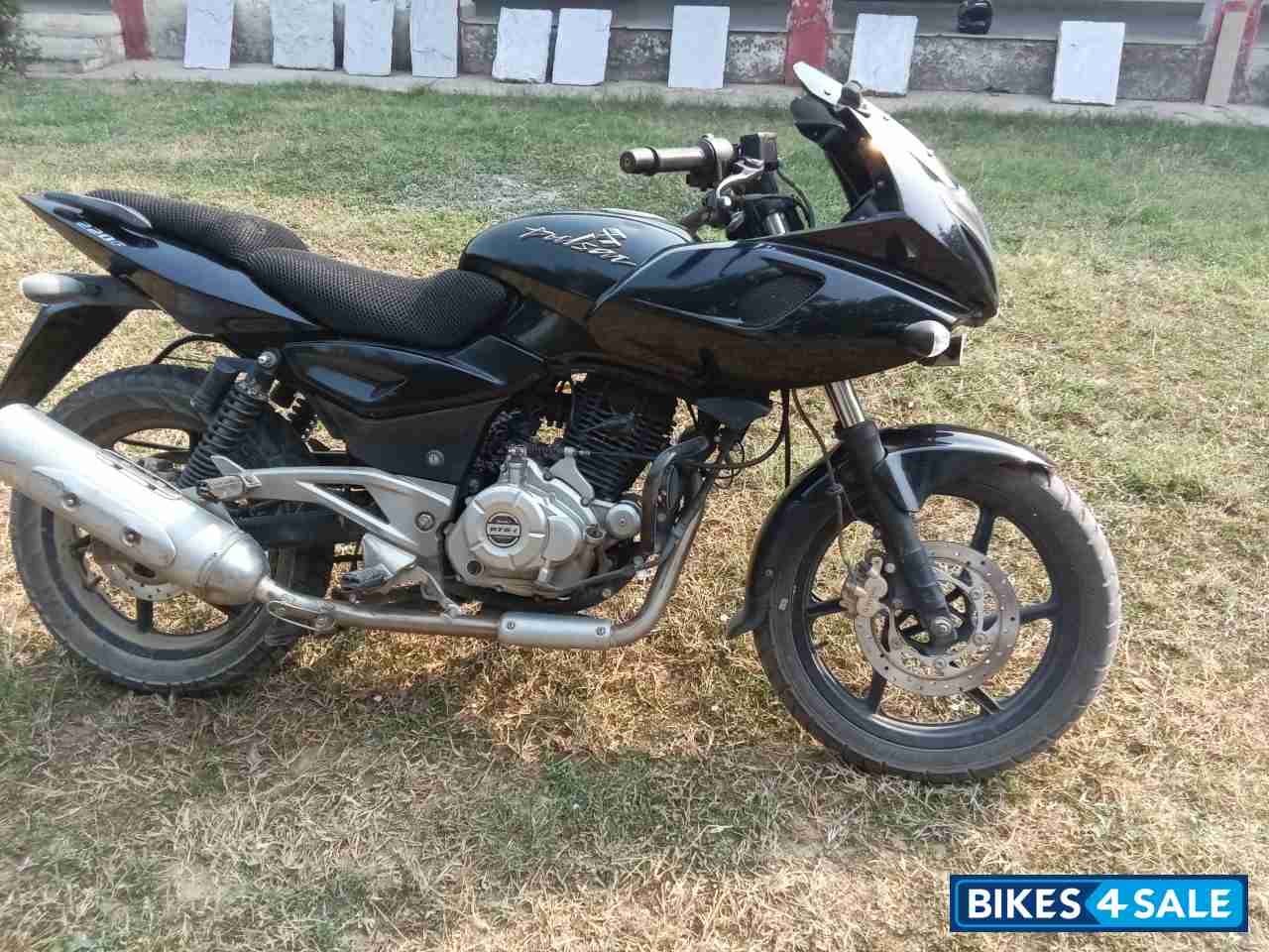 Bajaj Pulsar 220F