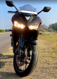 Matte Black Yamaha YZF R3