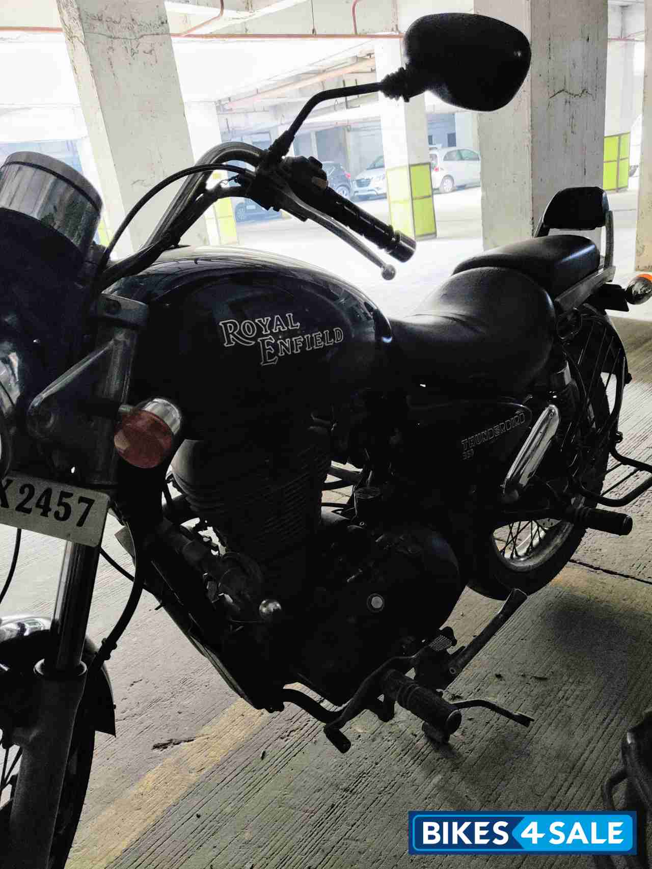 Black Royal Enfield Thunderbird 350 Black Royal Enfield Thunderbird 350