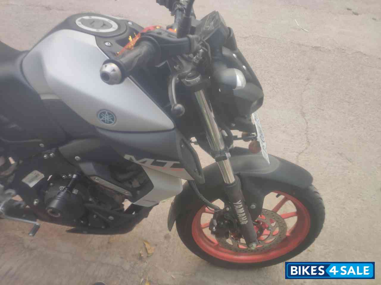 White Orange(iceflu Vermillion Yamaha MT-15 BS6 White Orange(iceflu Vermillion Yamaha MT-15 BS6