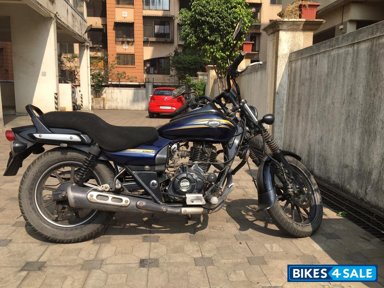 Blue Bajaj Avenger Street 150