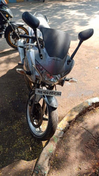 Silver Met Honda CBR 250R