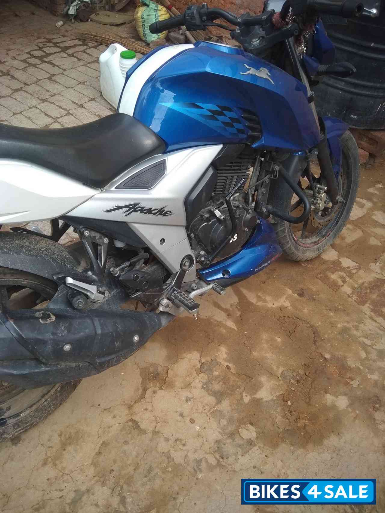 TVS Apache RTR 160 4V TVS Apache RTR 160 4V