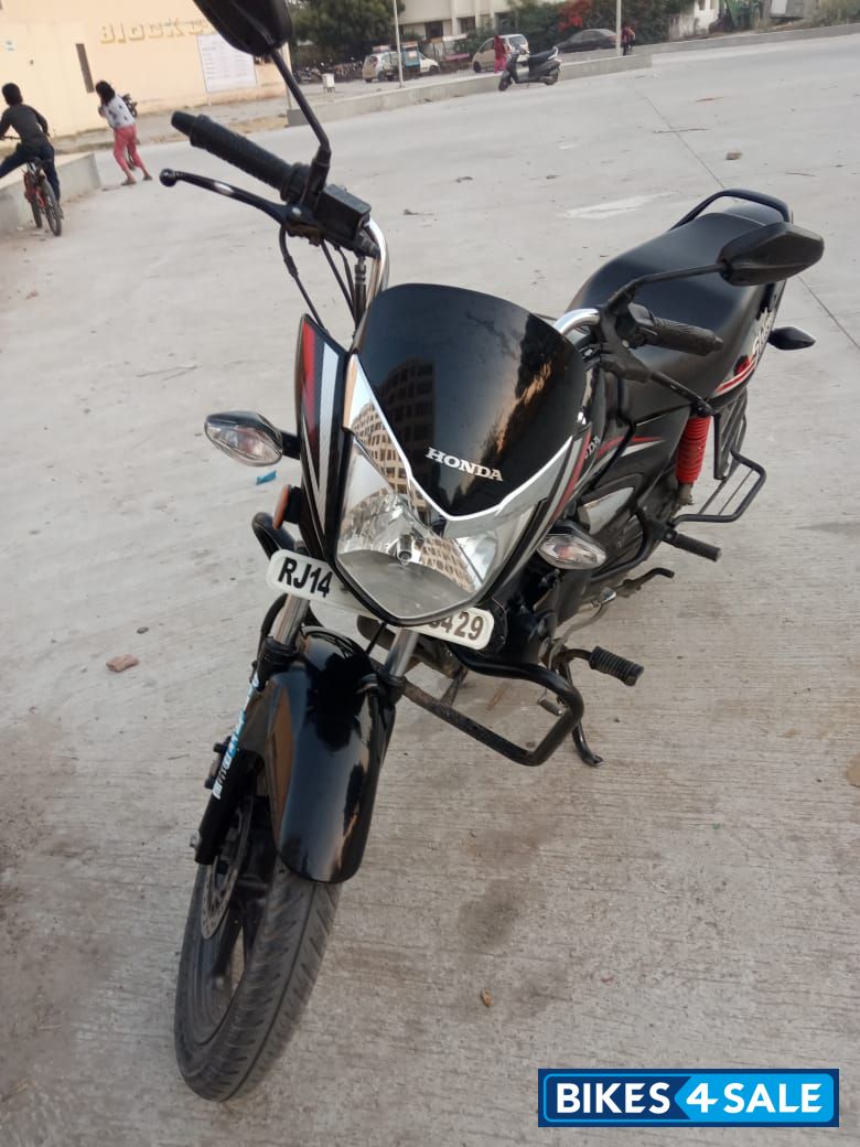 Black Honda CB Shine