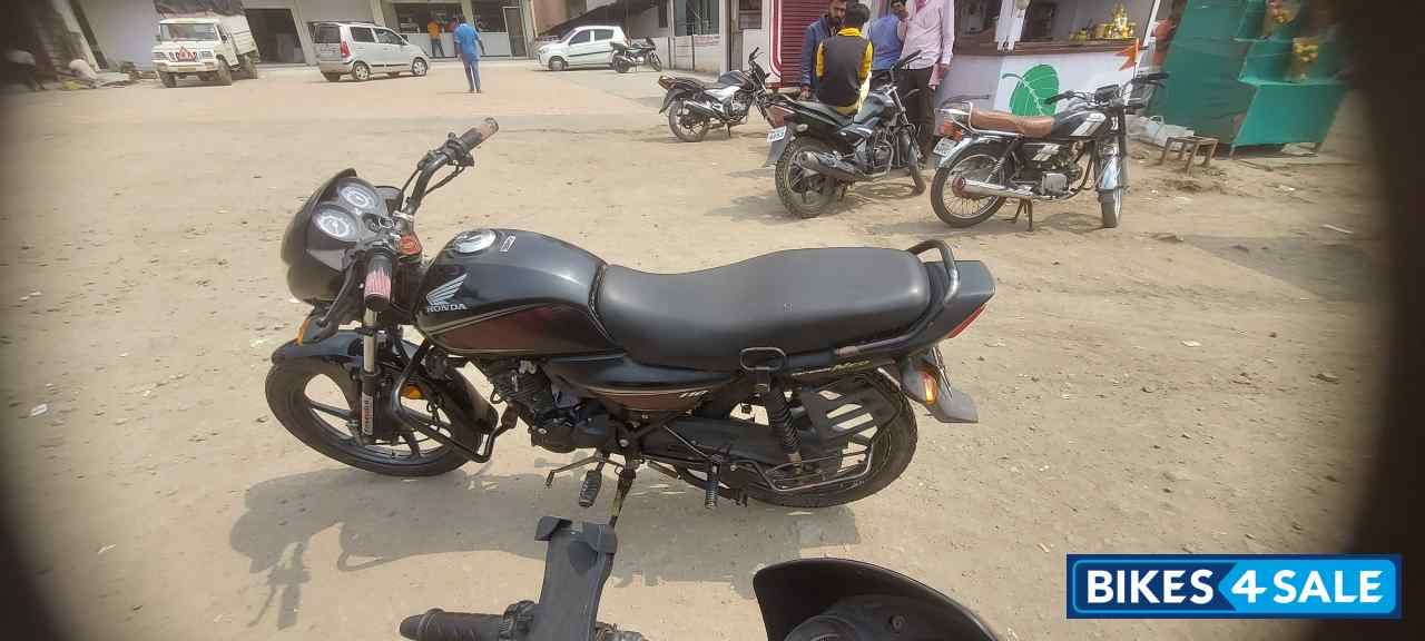 Black Honda CB Hornet 160R Black Honda CB Hornet 160R