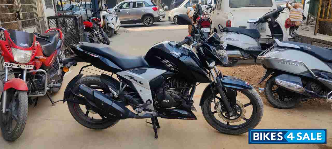 Used 19 Model Tvs Apache Rtr 160 4v For Sale In New Delhi Id 3604 Black White Colour Bikes4sale