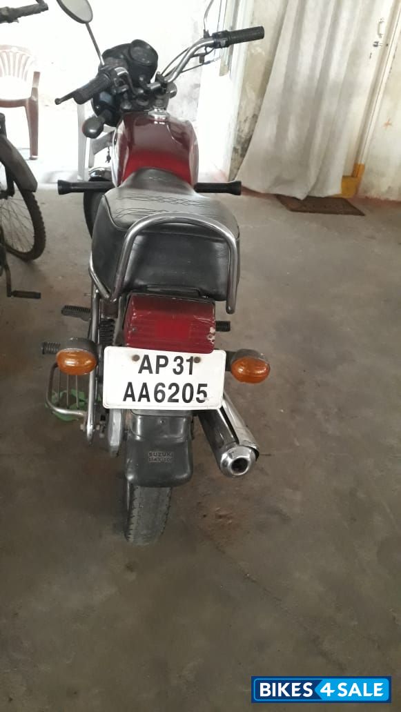 Red TVS MAX 100R Red TVS MAX 100R