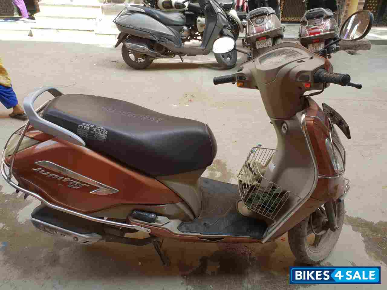 Brown TVS Jupiter ZX Brown TVS Jupiter ZX