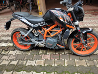 Black KTM Duke 390