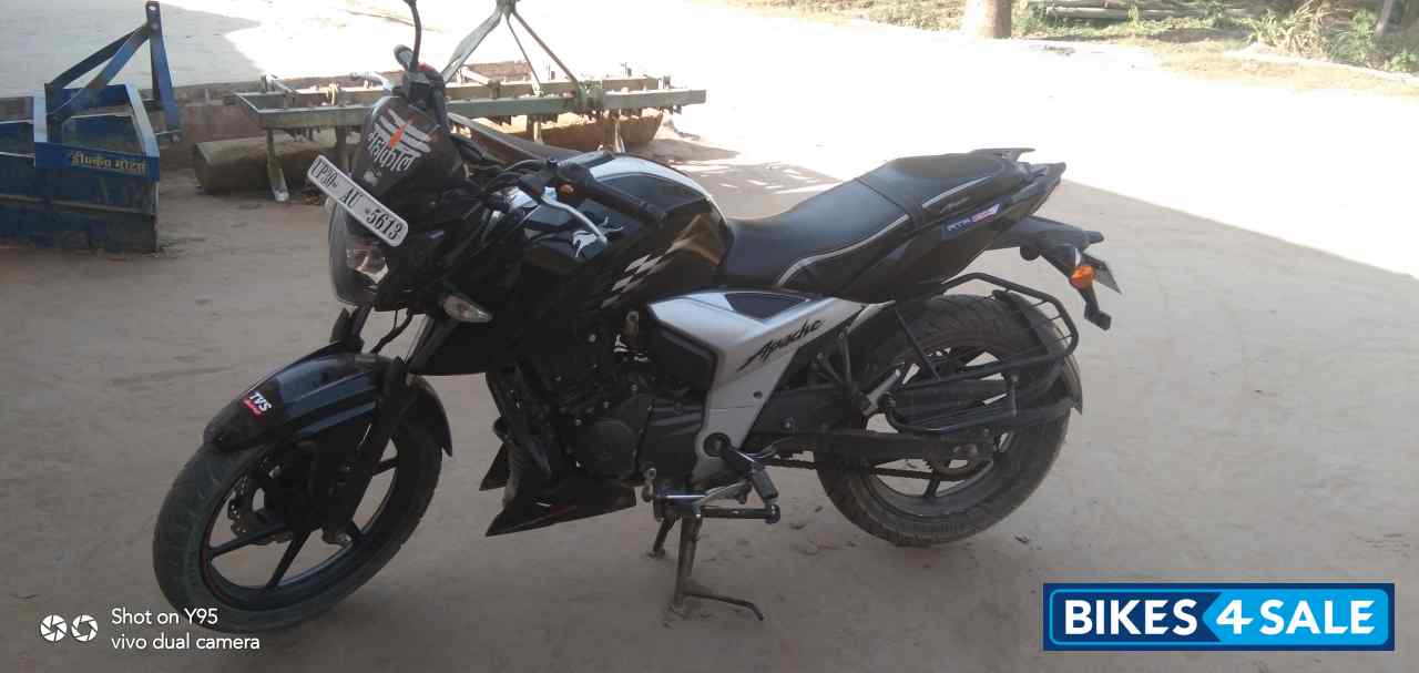 Used 19 Model Tvs Apache Rtr 160 4v For Sale In Hardoi Id Black White Colour Bikes4sale