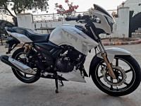 White TVS Apache RTR 180