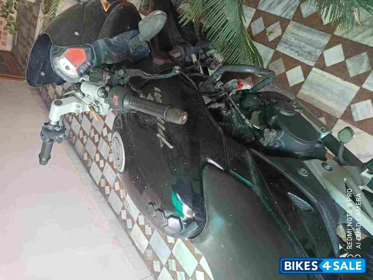 Black Bajaj Pulsar 180 DTSi Black Bajaj Pulsar 180 DTSi