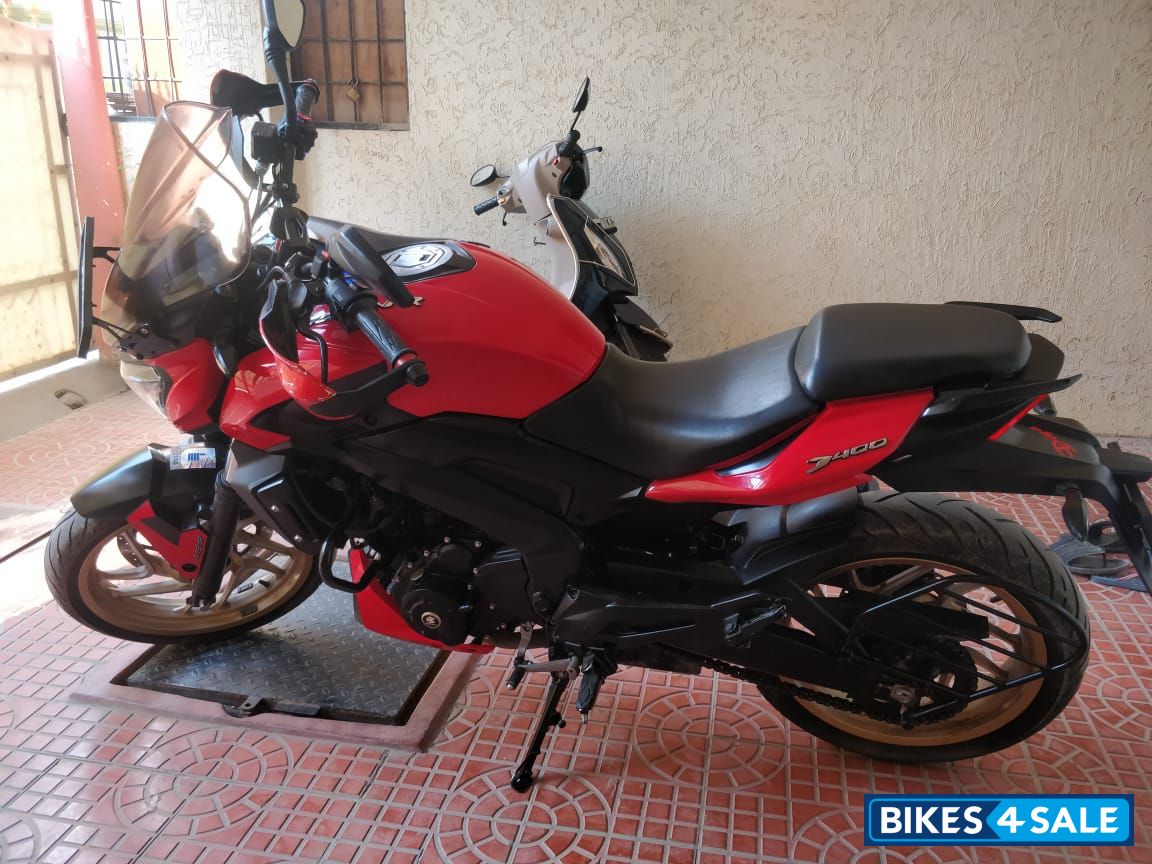 Red Bajaj Dominar 400