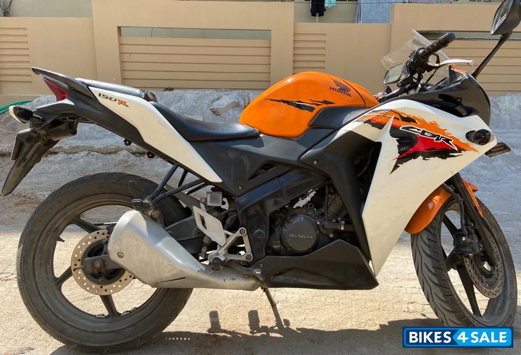 Orange Honda CBR 150R