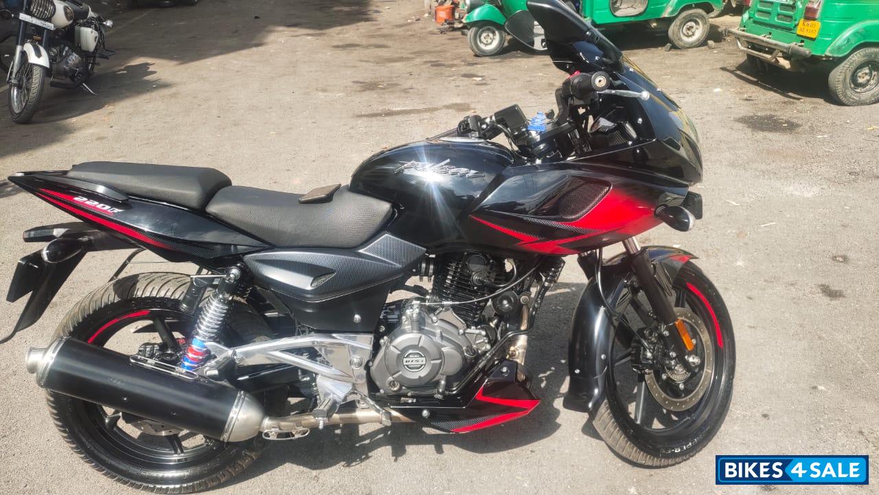 Ebony Blk Red Dkl Bajaj Pulsar 220F BS6