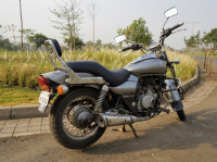 Silver Bajaj Avenger 200 DTS-i