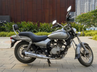 Silver Bajaj Avenger 200 DTS-i