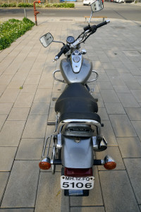 Silver Bajaj Avenger 200 DTS-i