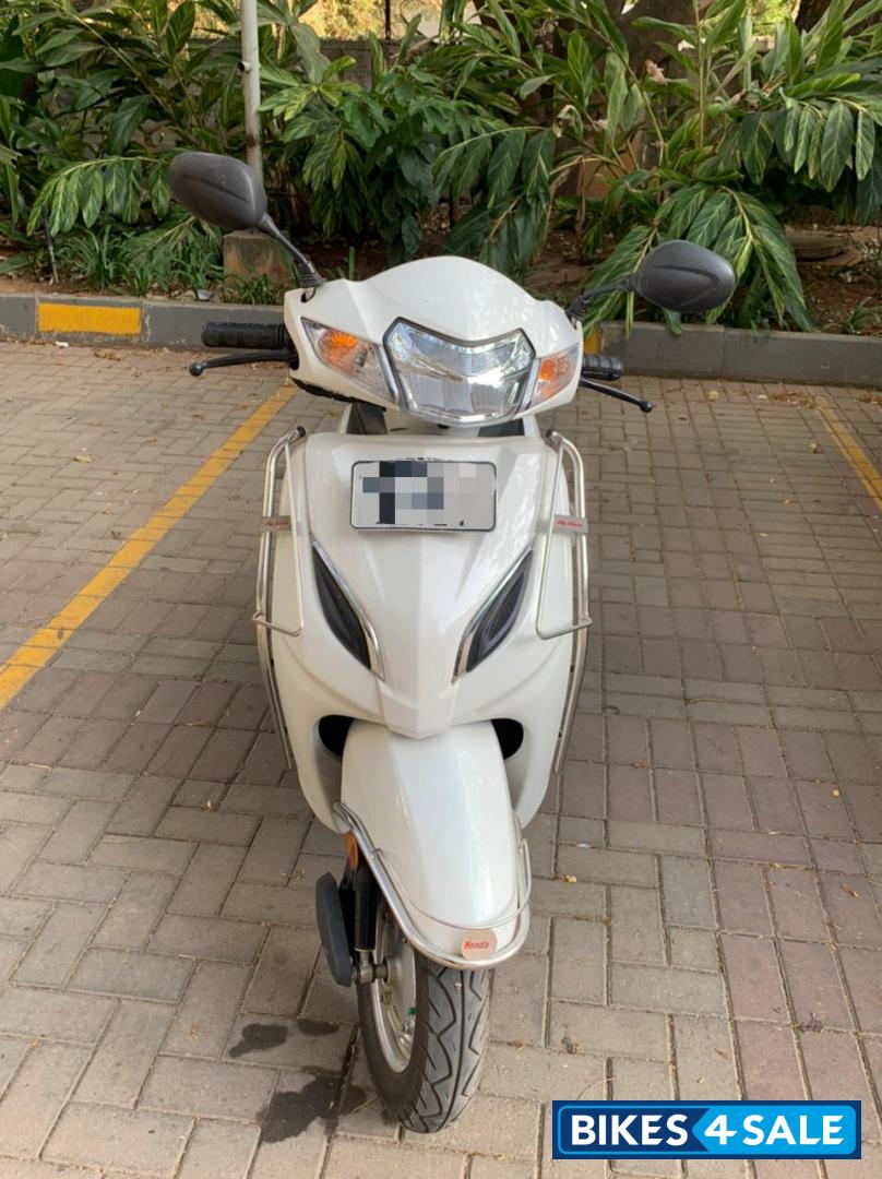 White Honda Activa 5G