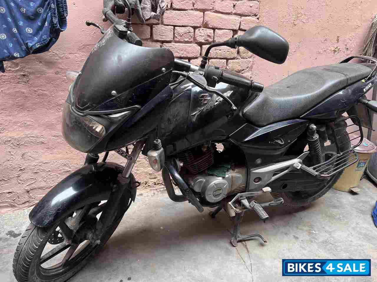 Black Bajaj Pulsar 150