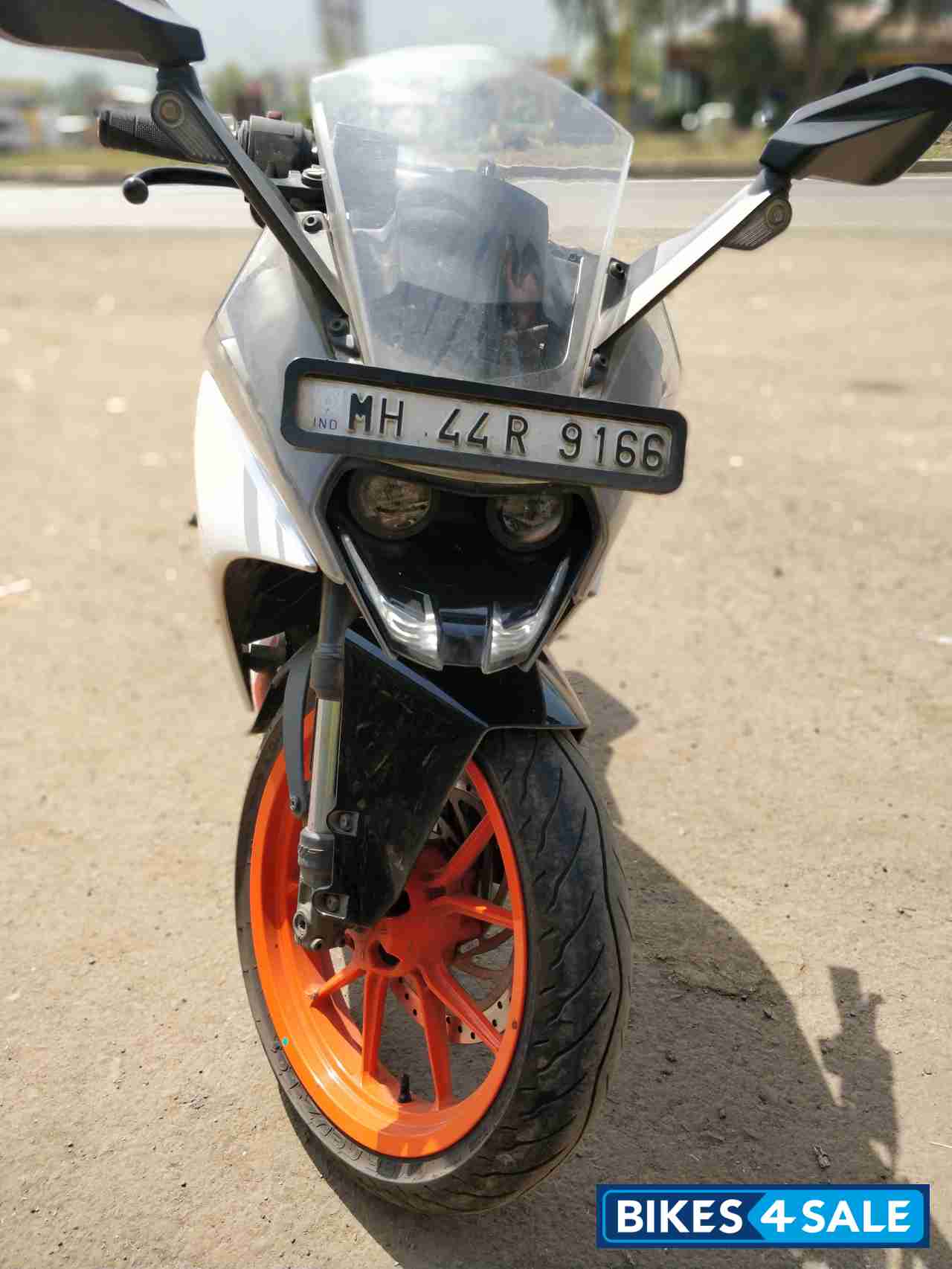 White Orange KTM RC 200 White Orange KTM RC 200