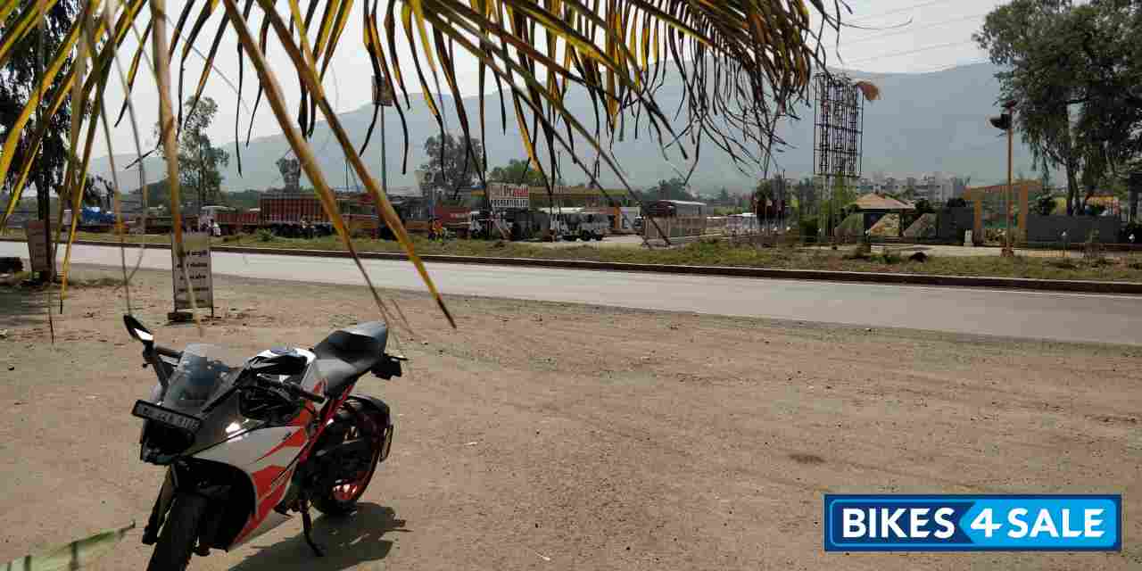 White Orange KTM RC 200 White Orange KTM RC 200