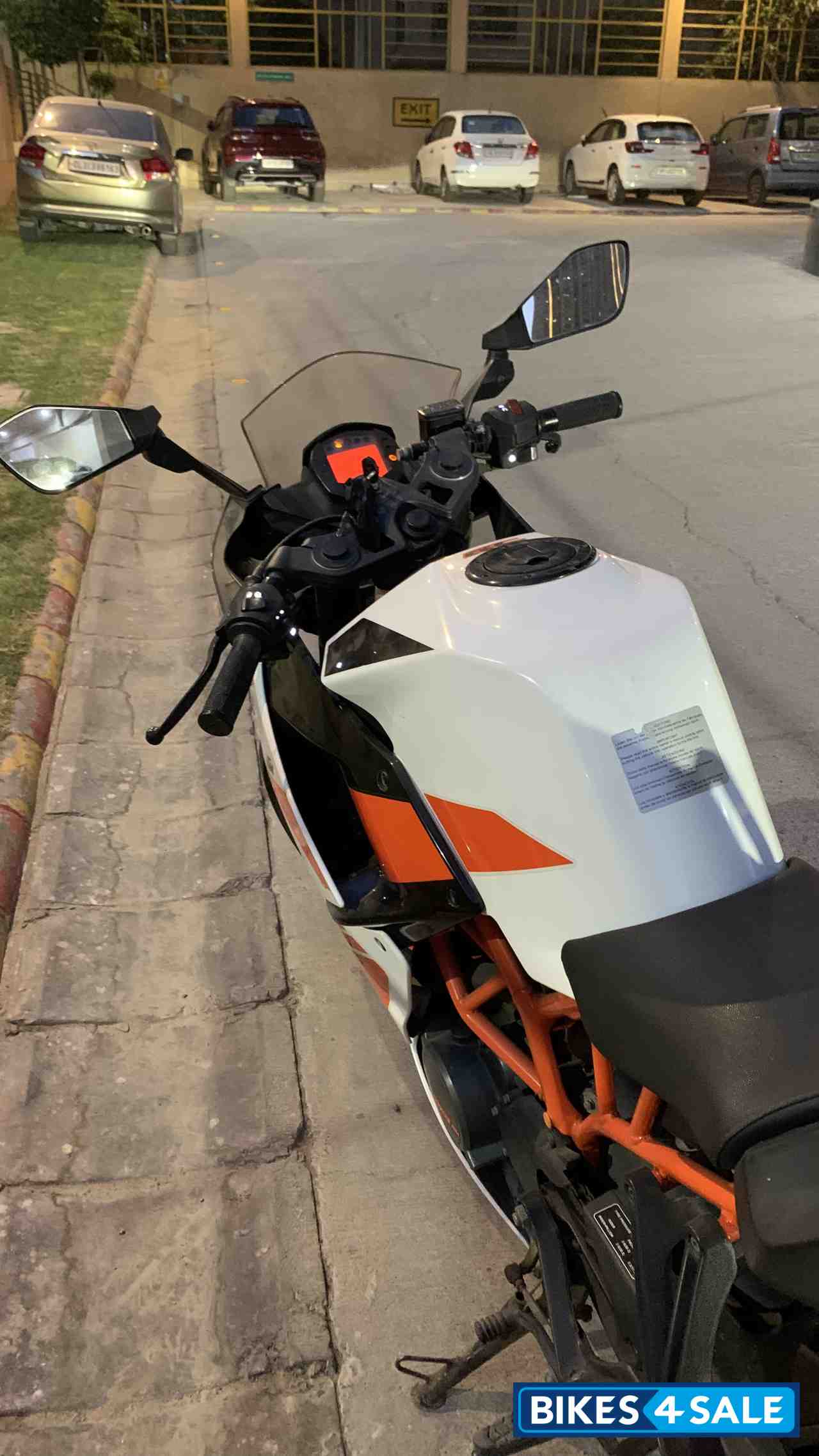 White Orange KTM RC 200 White Orange KTM RC 200