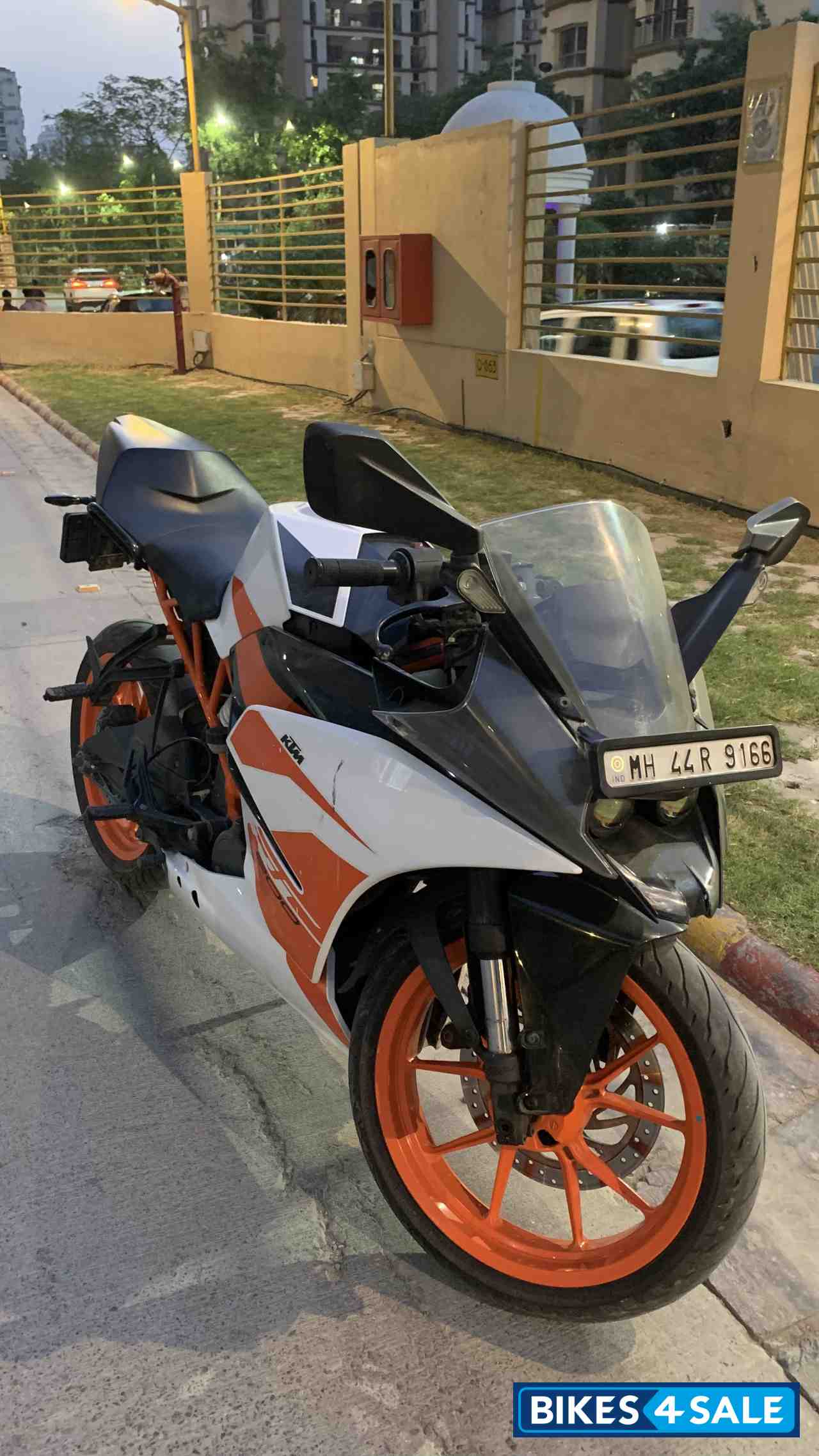 White Orange KTM RC 200 White Orange KTM RC 200