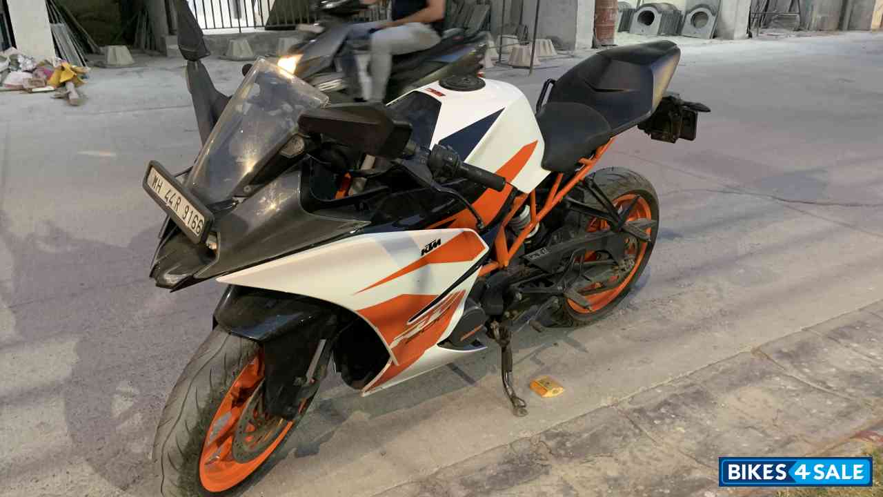 White Orange KTM RC 200 White Orange KTM RC 200