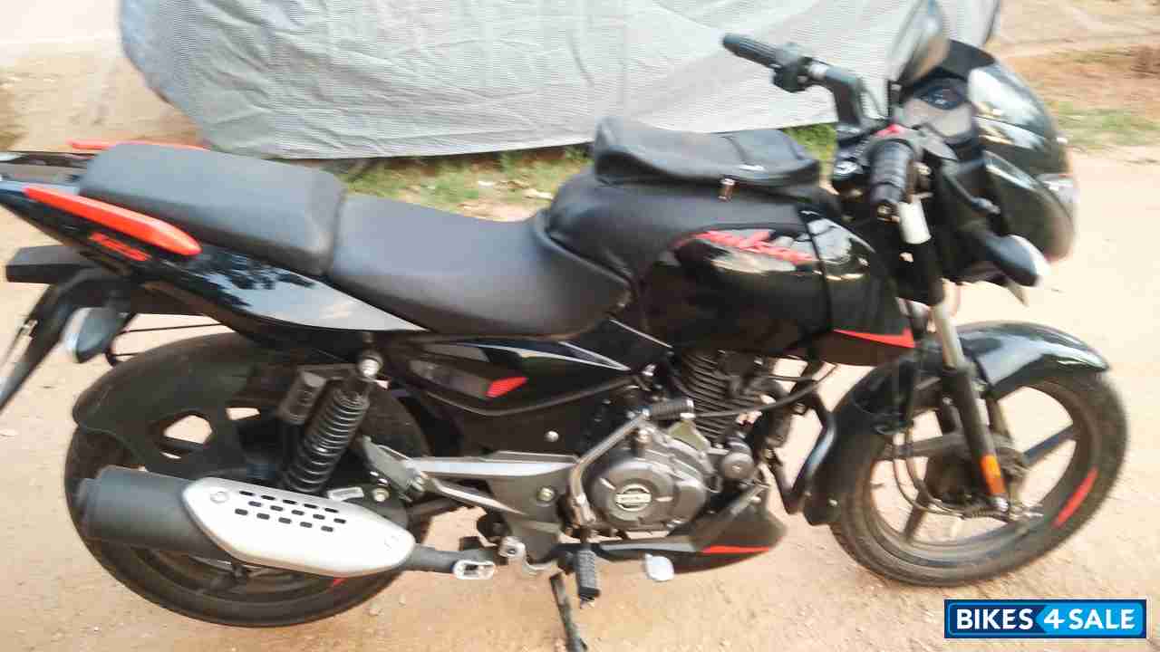 Bajaj Pulsar 125 Split Seat