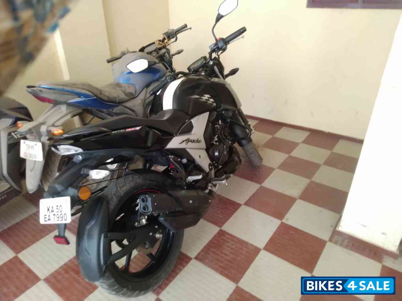 TVS Apache RTR 160 4V TVS Apache RTR 160 4V