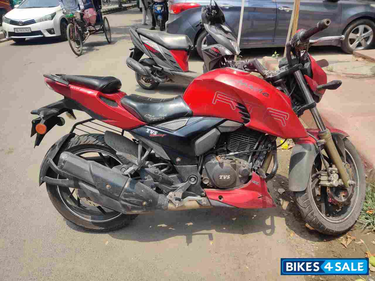 TVS Apache RTR 200 4V TVS Apache RTR 200 4V