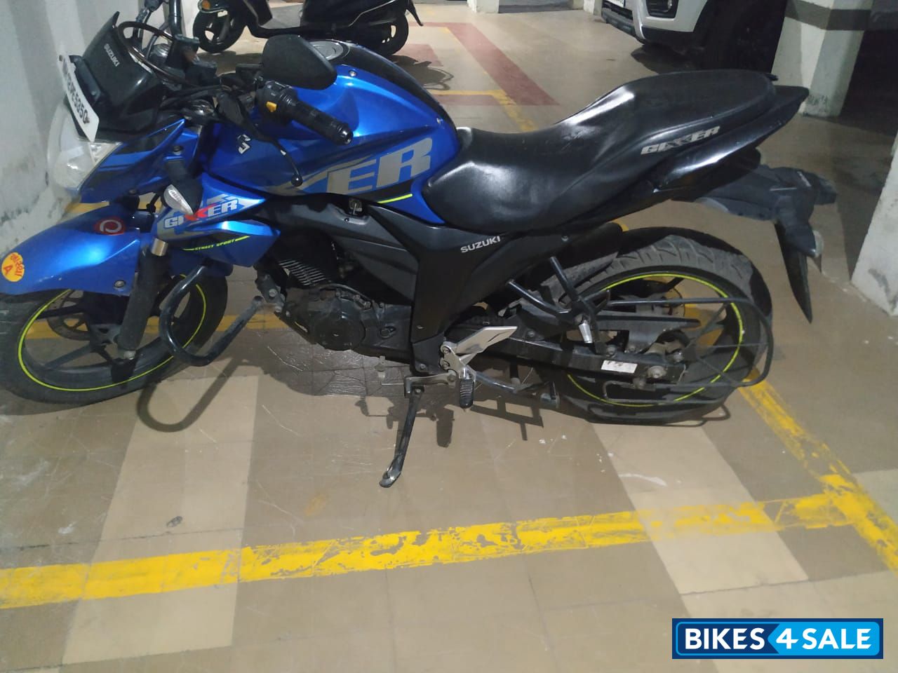 Blue Suzuki Gixxer 150 Blue Suzuki Gixxer 150