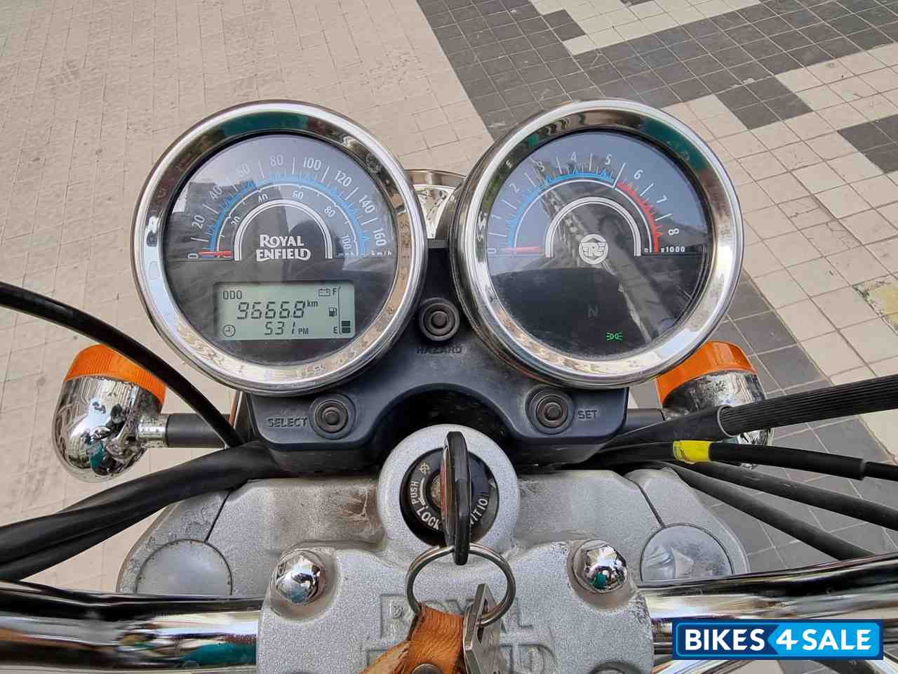 Lighting Royal Enfield Thunderbird 350 Lighting Royal Enfield Thunderbird 350