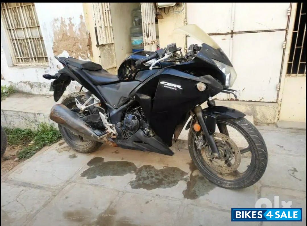 Black Honda CBR 250R Black Honda CBR 250R