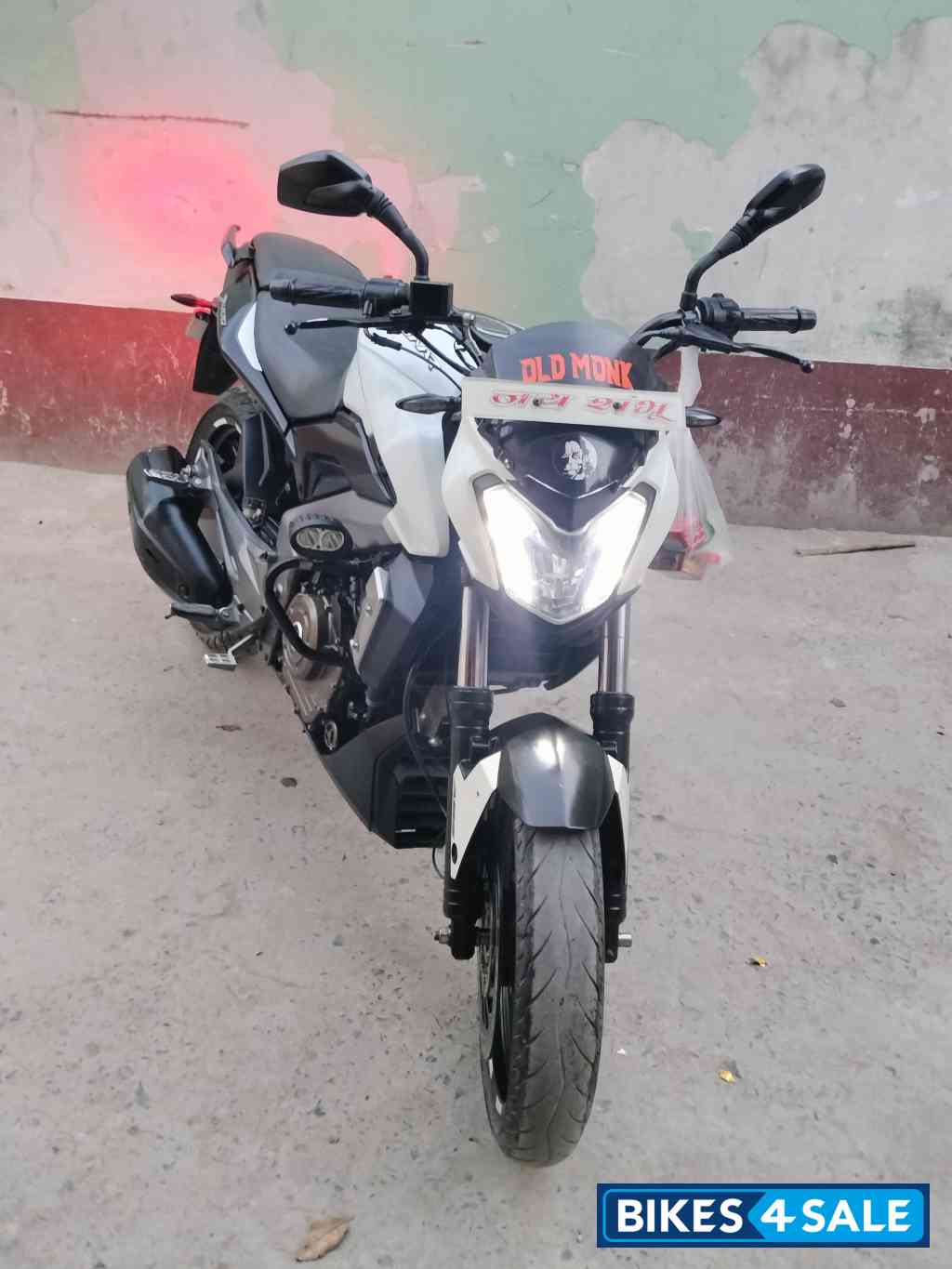 Classic White Bajaj Dominar 400 ABS BS6