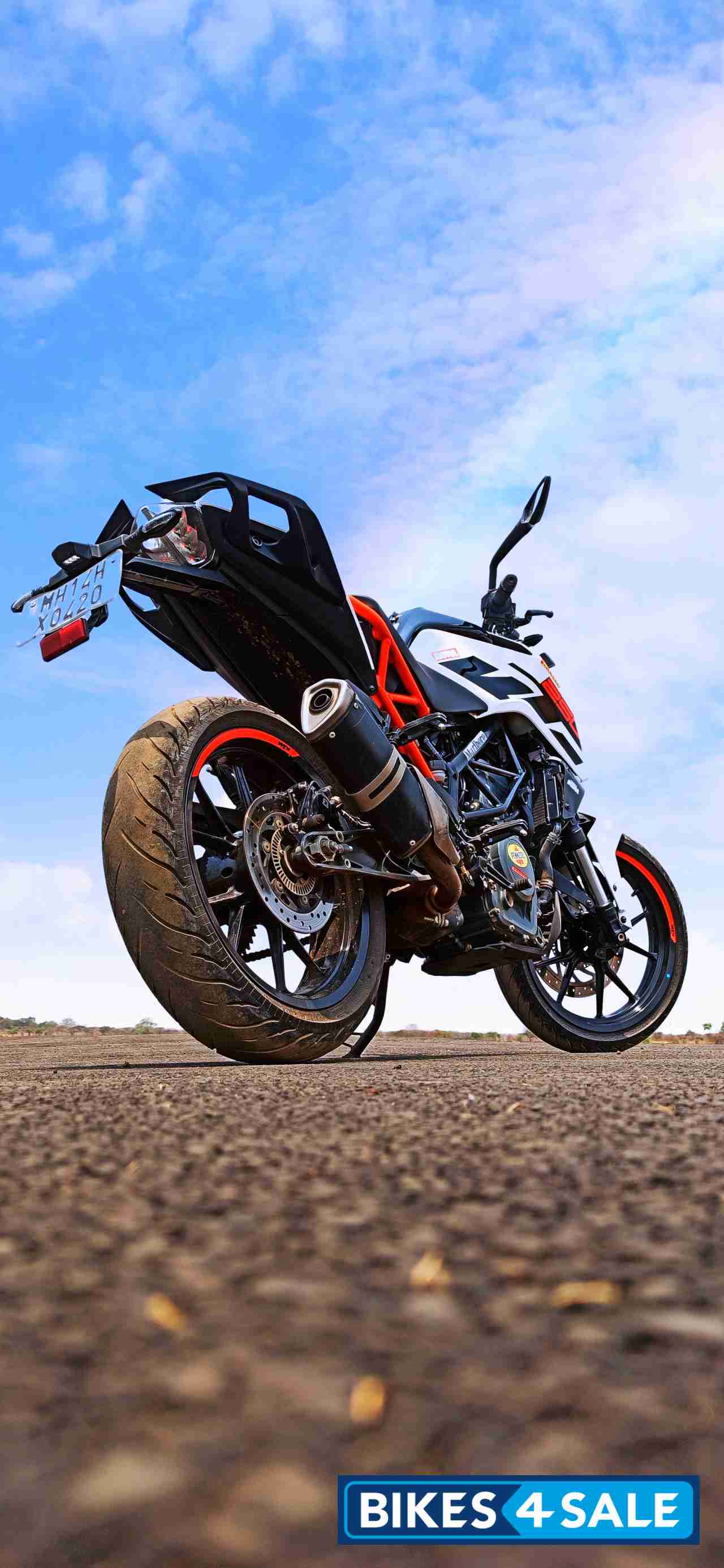 White KTM Duke 250 White KTM Duke 250